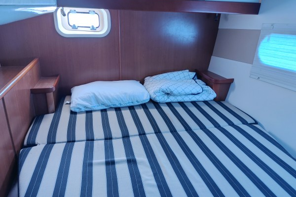 Robertson & Caine Leopard 46 Yacht For Sale