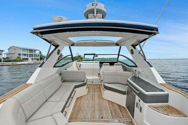 Sea Ray 320 DA-OB Yacht For Sale
