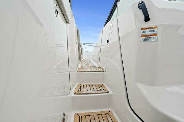 Sea Ray 320 DA-OB Yacht For Sale