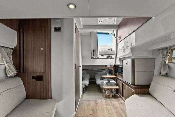 Sea Ray 320 DA-OB Yacht For Sale