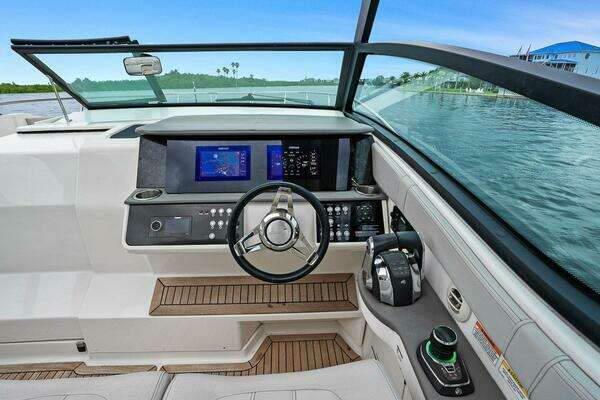 Sea Ray 320 DA-OB Yacht For Sale