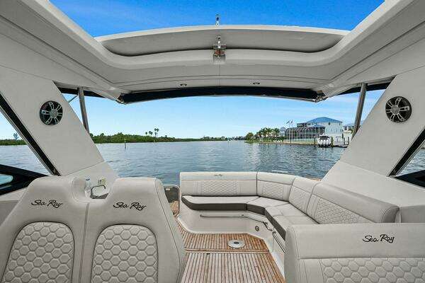 Sea Ray 320 DA-OB Yacht For Sale