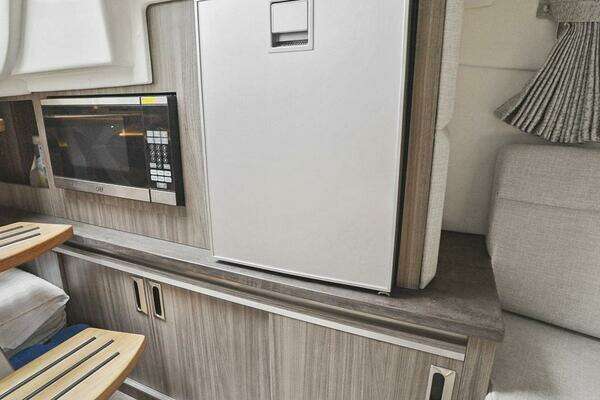 Sea Ray 320 DA-OB Yacht For Sale