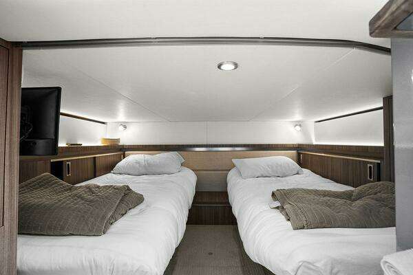 Sea Ray 320 DA-OB Yacht For Sale