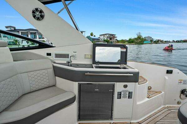 Sea Ray 320 DA-OB Yacht For Sale