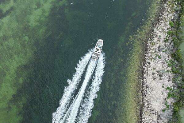 Sea Ray 320 DA-OB Yacht For Sale