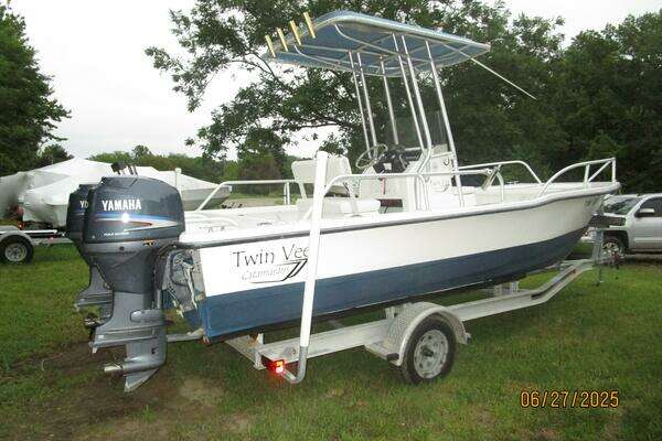 Photo of the 2007 Twin Vee Catamaran "22' Twin Vee"