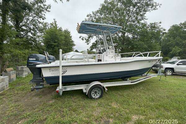 Photo of the 2007 Twin Vee Catamaran "22' Twin Vee"