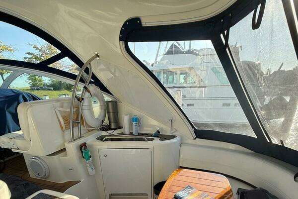 2006 Cruisers Yachts 42