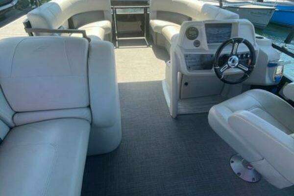 Photo of the 2024 Vision WX Tritoon "WX-20"