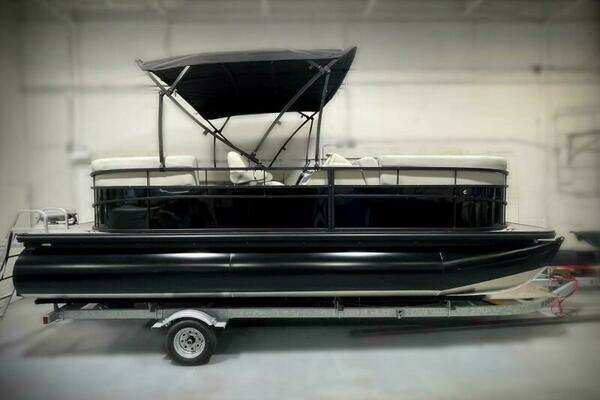 Photo of the 2024 Vision WX Tritoon "WX-20"