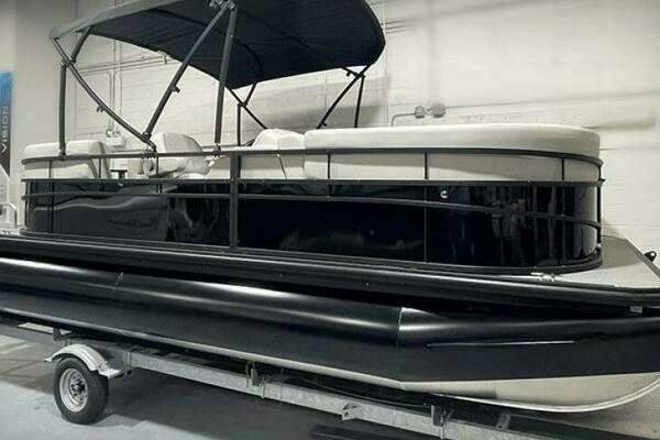 Photo of the 2024 Vision WX Tritoon "WX-20"