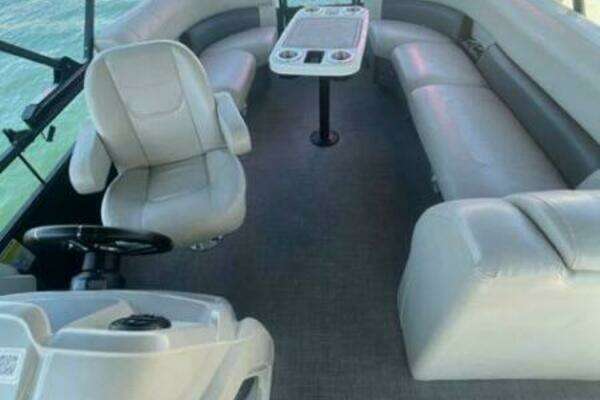 Photo of the 2024 Vision WX Tritoon "WX-20"