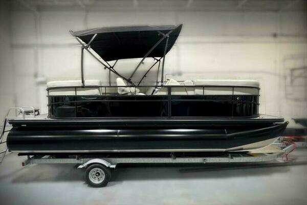 Photo of the 2024 Vision WX Tritoon "WX-20"