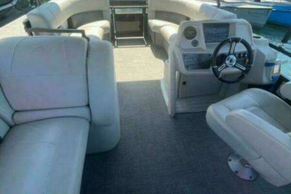 Photo of the 2024 Vision WX Tritoon "WX-20"