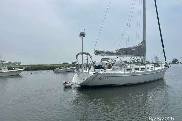 Photo of the 1995 Freedom 40/40 "Shari"