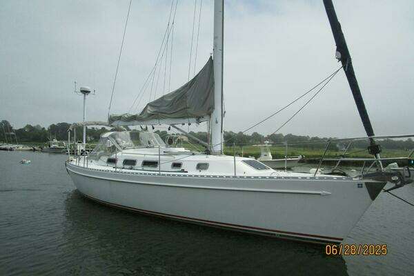 Photo of the 1995 Freedom 40/40 "Shari"
