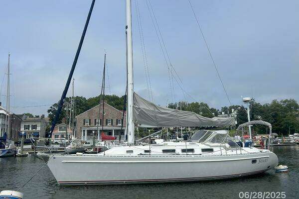 Photo of the 1995 Freedom 40/40 "Shari"