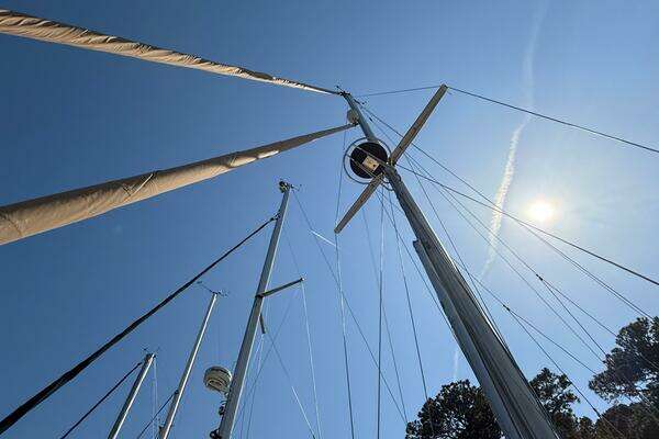 Photo of the 1987 Island Packet 38 "Moonsplash"