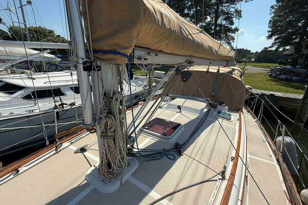 Photo of the 1987 Island Packet 38 "Moonsplash"