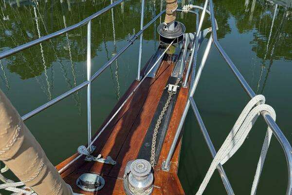 Photo of the 1987 Island Packet 38 "Moonsplash"