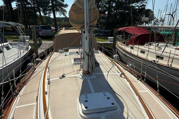 Photo of the 1987 Island Packet 38 "Moonsplash"