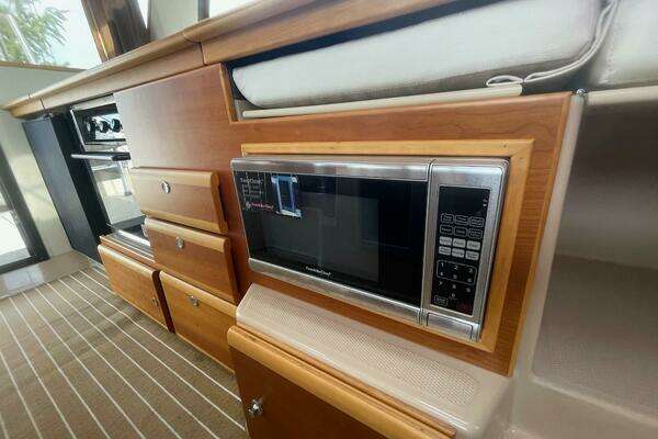 Cutwater 30 Sedan Yacht For Sale