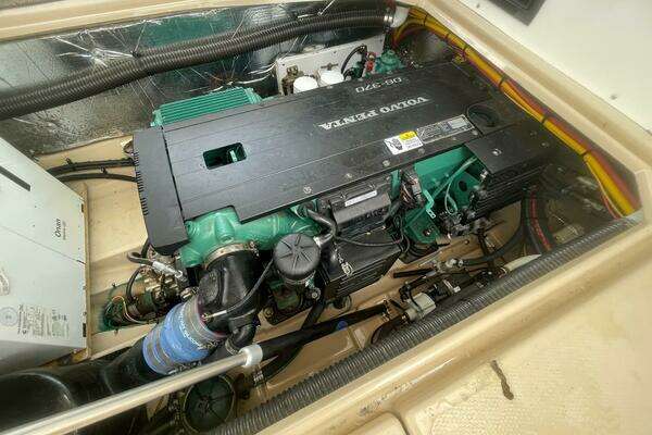 Cutwater 30 Sedan Yacht For Sale
