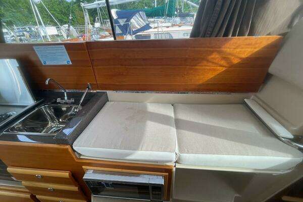 Cutwater 30 Sedan Yacht For Sale