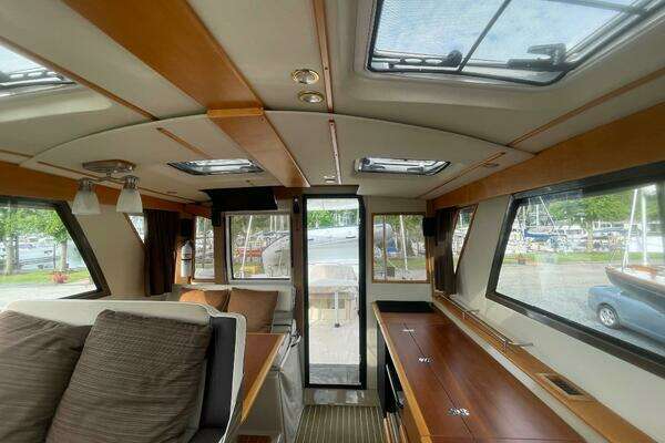 Cutwater 30 Sedan Yacht For Sale