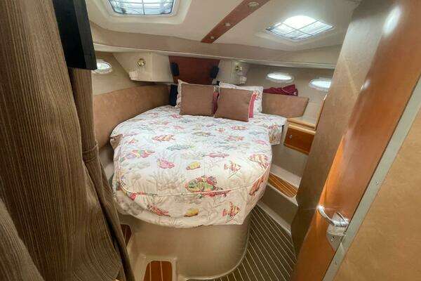 Cutwater 30 Sedan Yacht For Sale