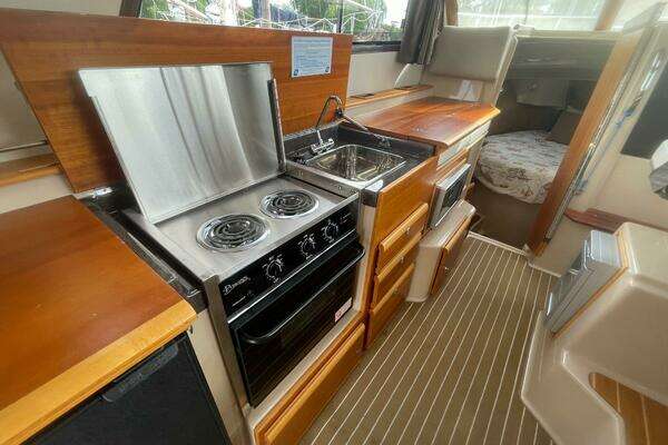 Cutwater 30 Sedan Yacht For Sale