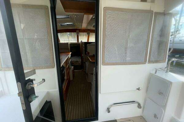 Cutwater 30 Sedan Yacht For Sale