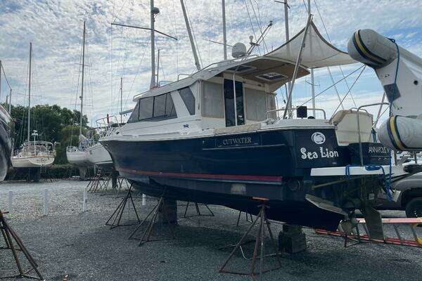Cutwater 30 Sedan Yacht For Sale