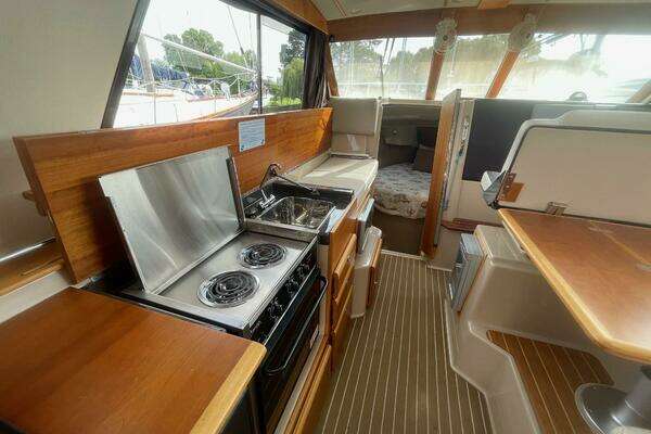 Cutwater 30 Sedan Yacht For Sale