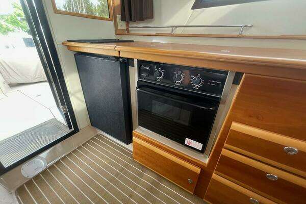 Cutwater 30 Sedan Yacht For Sale