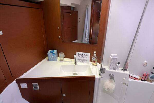 Beneteau Oceanis 45 Yacht For Sale