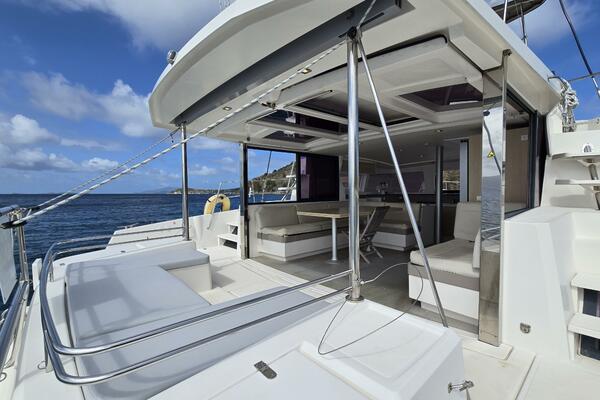 Tropical D Tour 43ft Bali Yacht For Sale