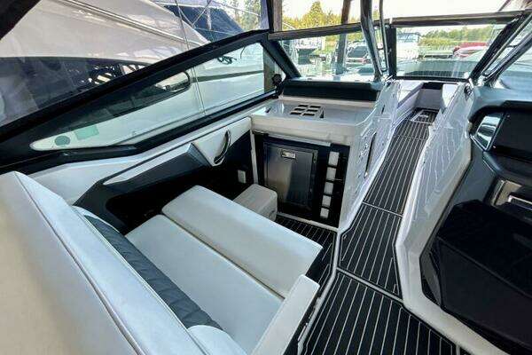 Monterey 378 Super Express Yacht For Sale