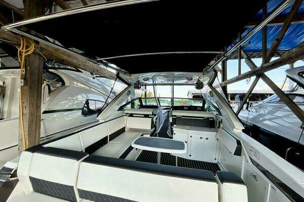 Monterey 378 Super Express Yacht For Sale
