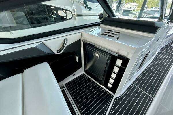 Monterey 378 Super Express Yacht For Sale