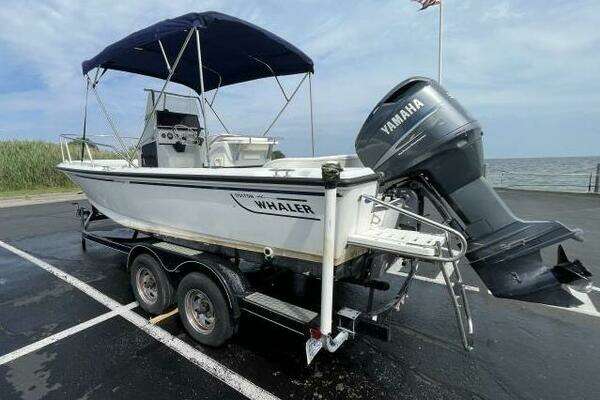 Photo of the 1993 Boston Whaler 21 Outrage