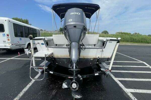 Photo of the 1993 Boston Whaler 21 Outrage