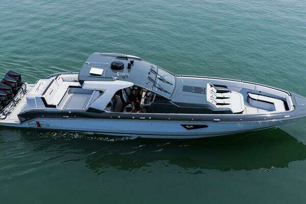 Photo of the 2025 Cigarette 52 THUNDER