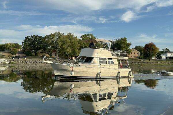 39-ft-Mainship-2004-390-Red Bow V-Port Clinton Ohio United States yacht for sale