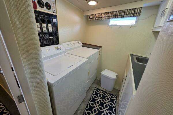 Chris-Craft Roamer 60 Yacht For Sale