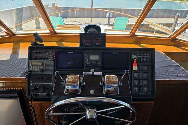 Chris-Craft Roamer 60 Yacht For Sale