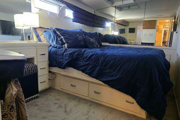 Chris-Craft Roamer 60 Yacht For Sale