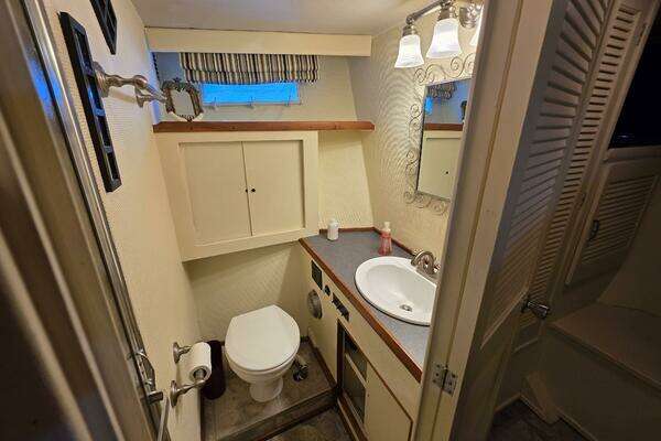 Chris-Craft Roamer 60 Yacht For Sale
