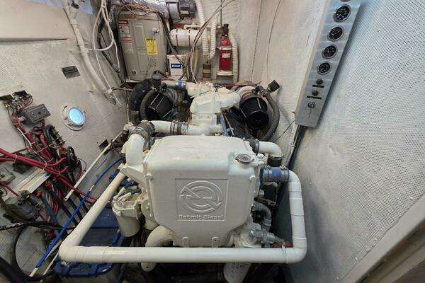 Chris-Craft Roamer 60 Yacht For Sale